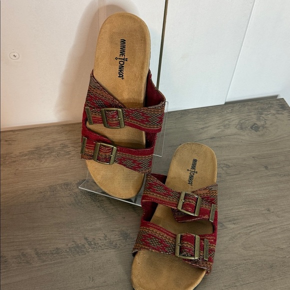 Minnetonka Red and Brown Woven pattern with double Buckle Sandals - 8 - Picture 5 of 9